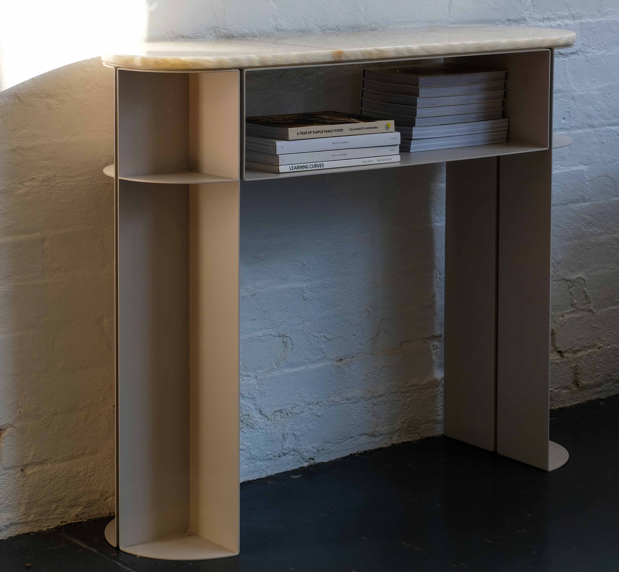 LUNA | Side Console