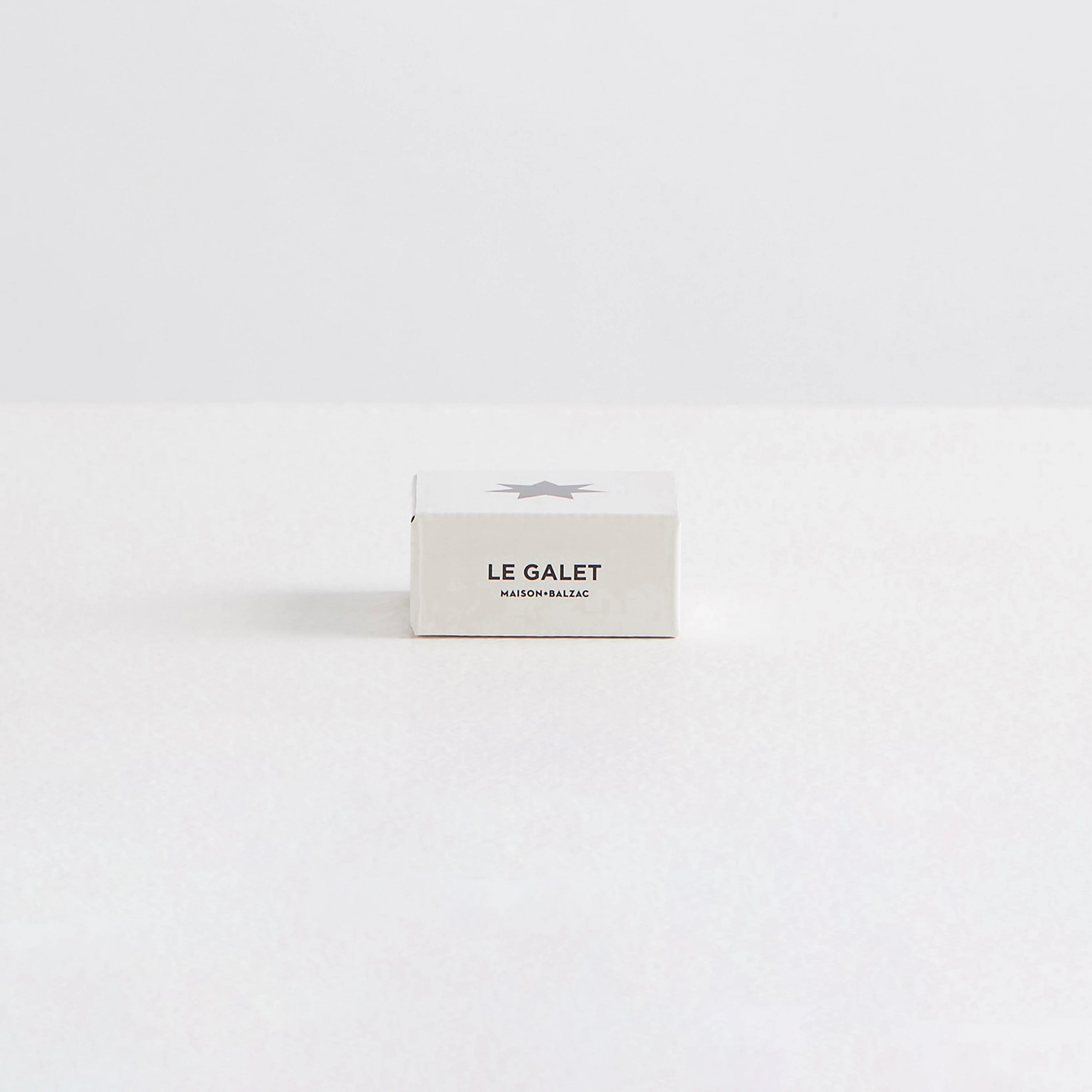 A small cardboard box with the words "le galet" printed on the front
